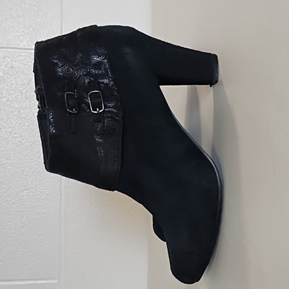 Soft Style Black Vegan Suede Fold Over Side Zip Padded Insole Ankle Boots - Picture 2 of 14